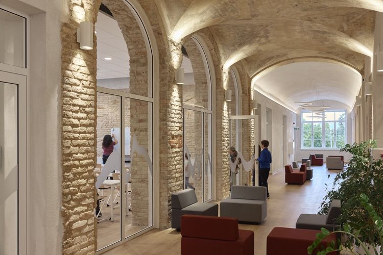 ŠiMC – Šiuolaikinės Mokyklos Centro interjeras